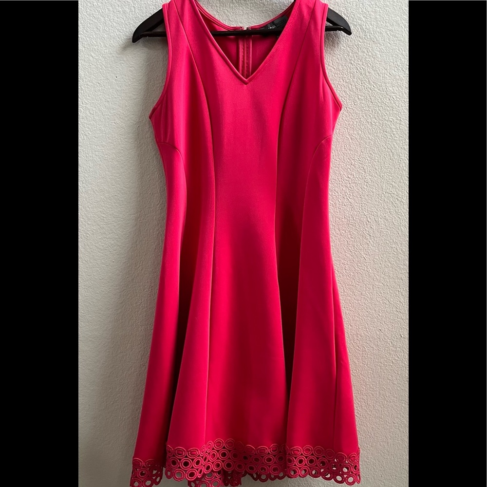 DONNA RICCO HOT PINK FIT AND FLARE SLEEVELESS DRESS LACE TRIM SZE 10 PREOWNED